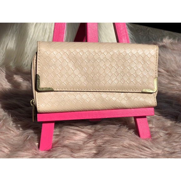 Cream Clutch/Wallet/Wristlet - Picture 1 of 3